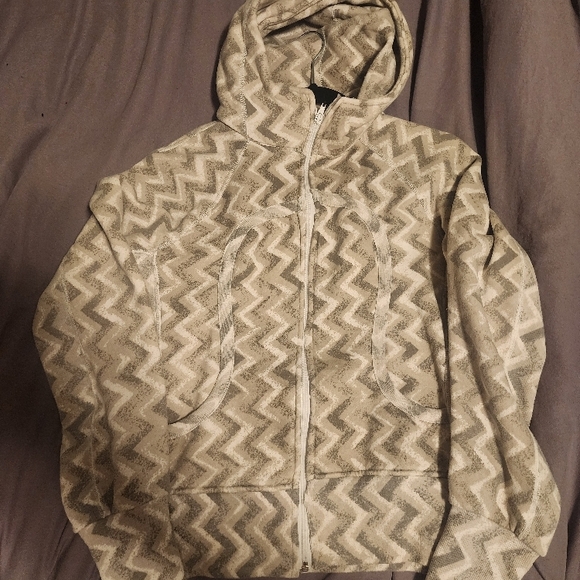 Lululemon Size 10 Gray Zigzag Hoodie - Picture 2 of 4